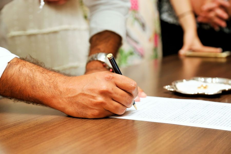 Escrituras, compraventas y partición de bienes