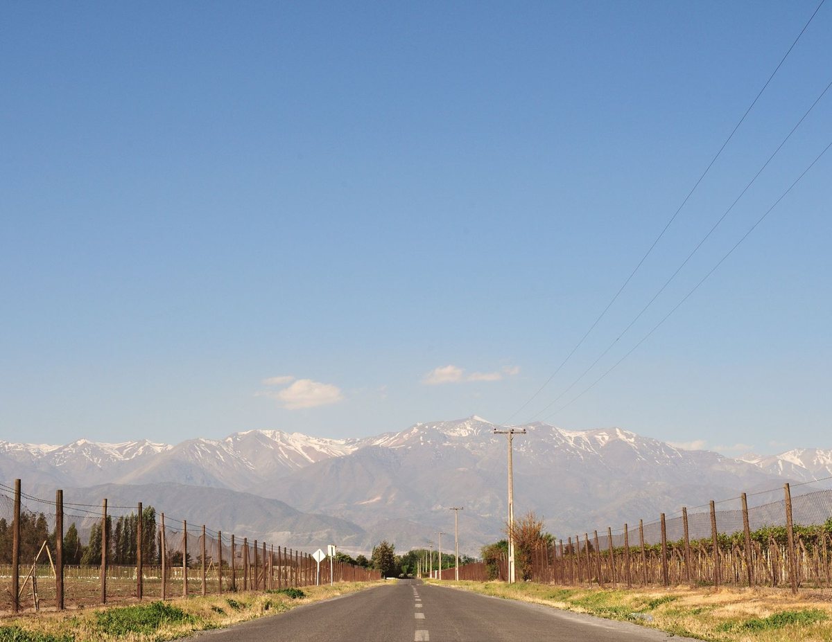 Valle central de Chile con la cordillera de los Andes: litigamos en todo Chile